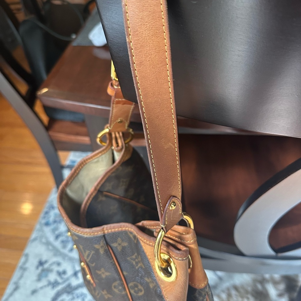 Louis Vuitton Classic Monogram Galleria. - Picture 6 of 10